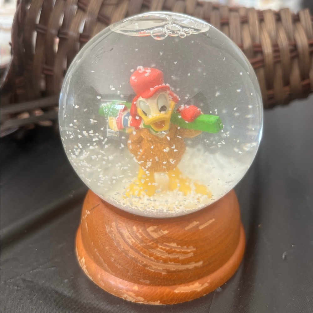 Disney Vintage Limited Edition Donald Duck Snow Globe Collection